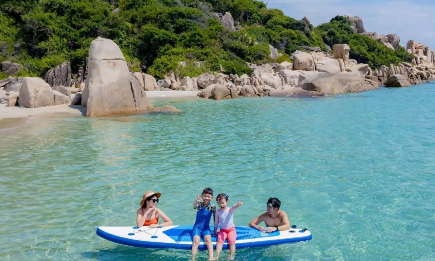 hoạt động tắm biển