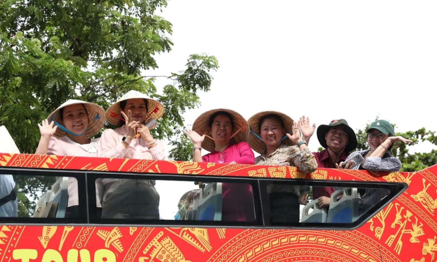 xe buýt Hop-on Hop-off Sài Gòn - Chợ Lớn