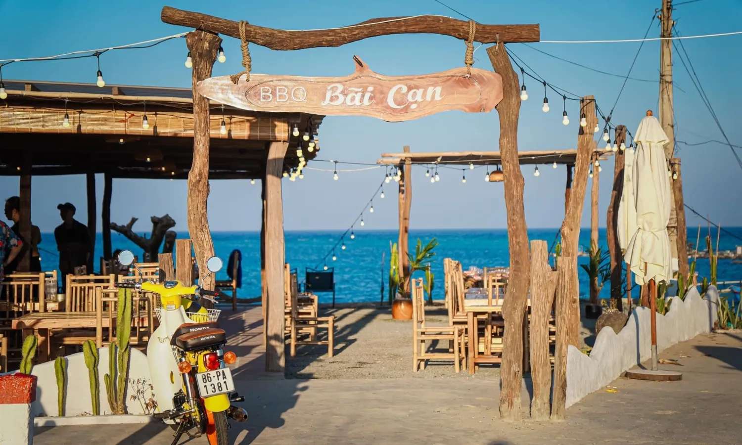 Thưởng thức BBQ bên bờ biển