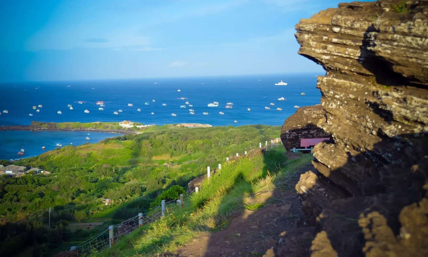 khung cảnh đảo Phú Quý