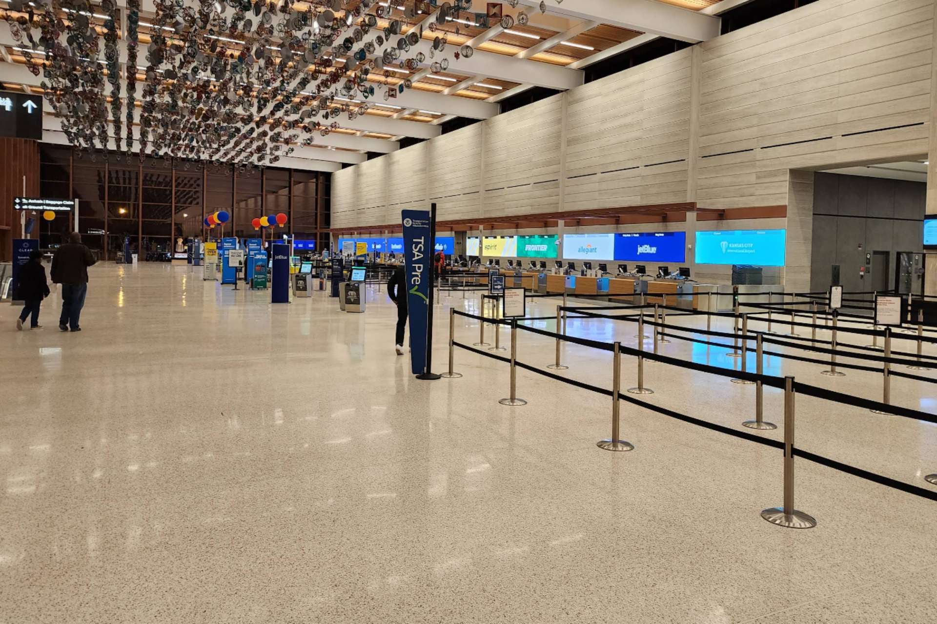 Khu vực check - in bên trong nhà ga chính
