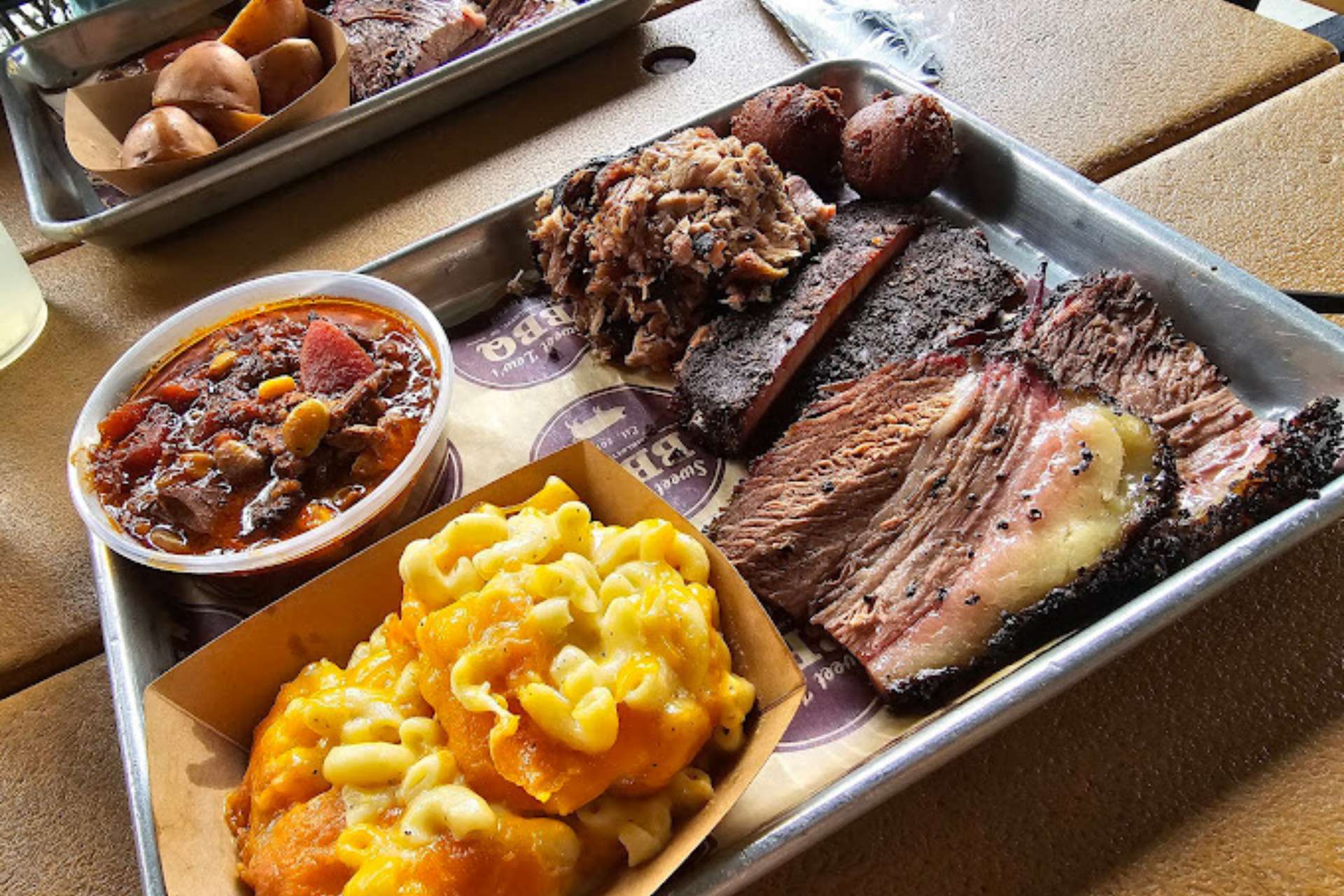 Thịt nướng hun khói tại Sweet Lew's BBQ