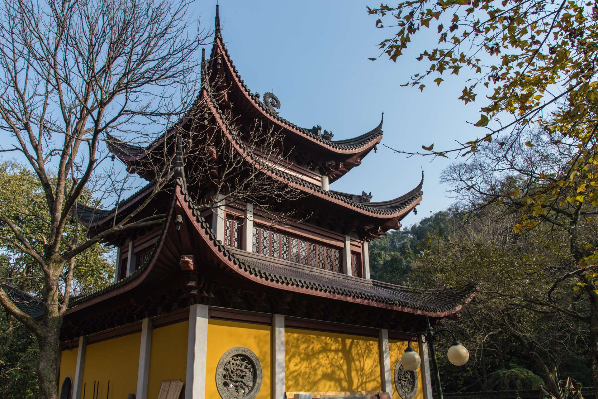 Một góc chùa Linh Ấn