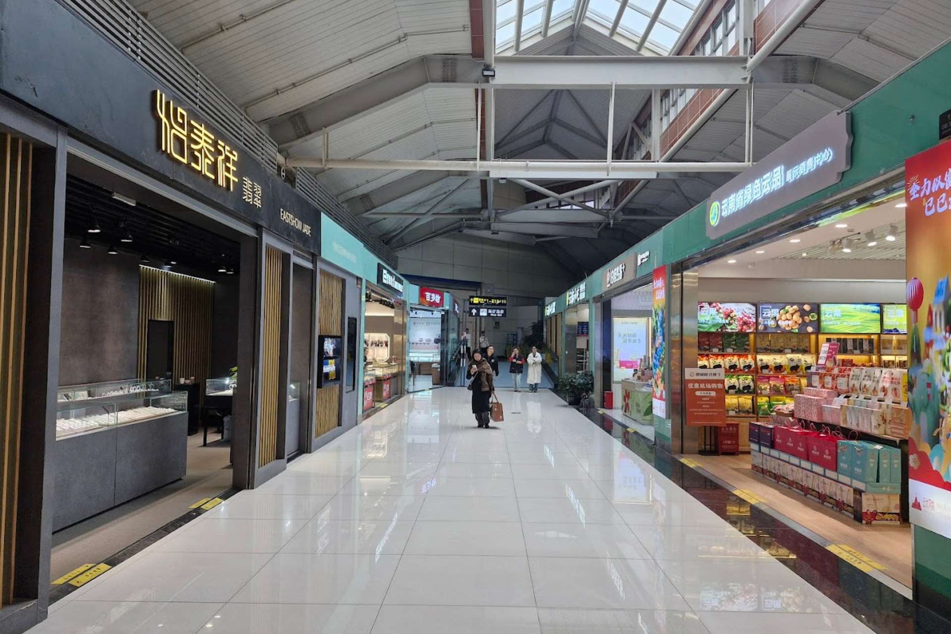 Khu vực mua sắm tại sân bay