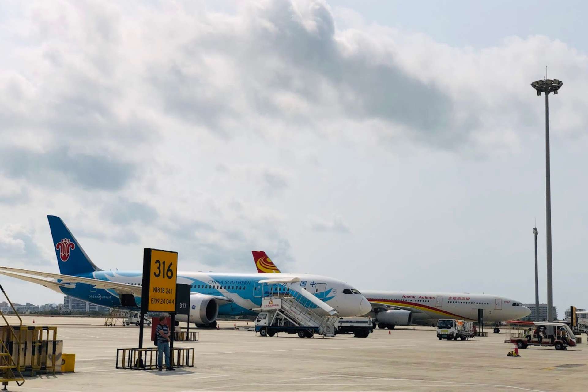 Không gian sân đỗ tàu bay Sân Bay Phượng Hoàng Tam Á