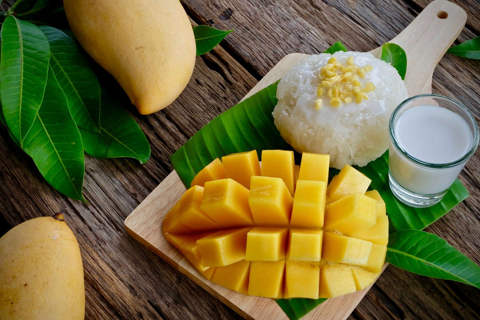 Món xôi xoài hấp dẫn đặc sản tại Bangkok