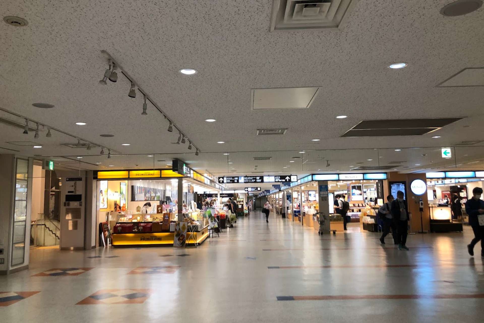 Khu vực mua sắm tại sân bay Nagasaki