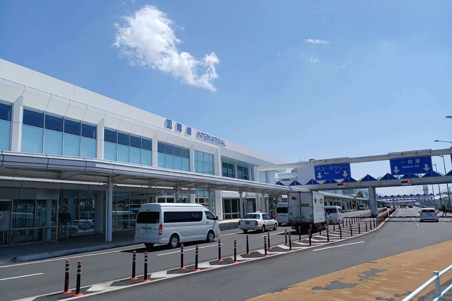 Bên ngoài sân bay Kagoshima