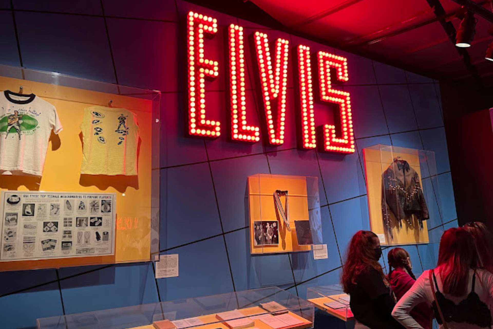 Hình ảnh bên trong bảo tàng Rock and Roll Hall of Fame
