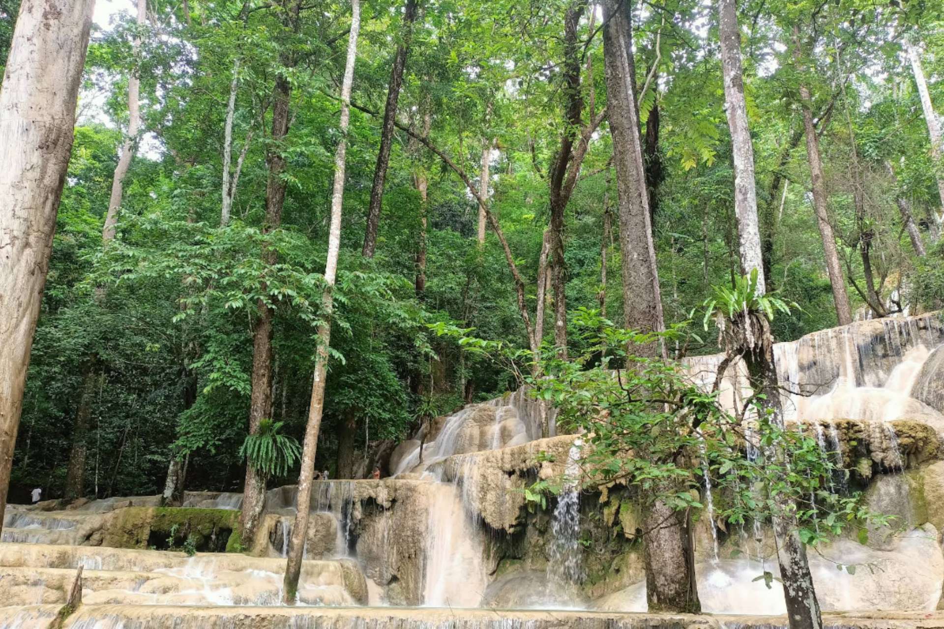 Thác Tad Lo hùng vĩ tại Lào