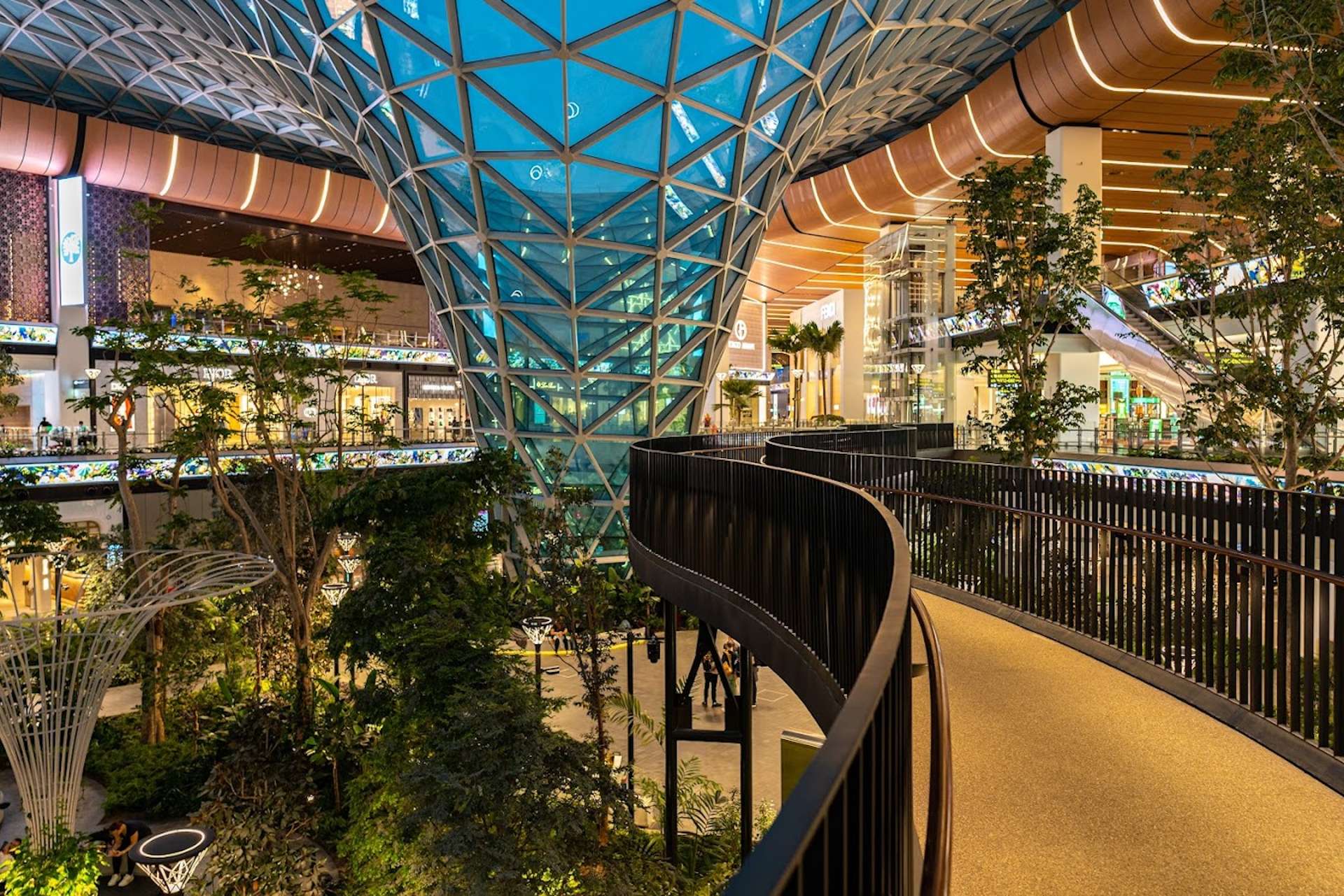 Thiết kế bên trong đầy ấn tượng của sân bay Hamad