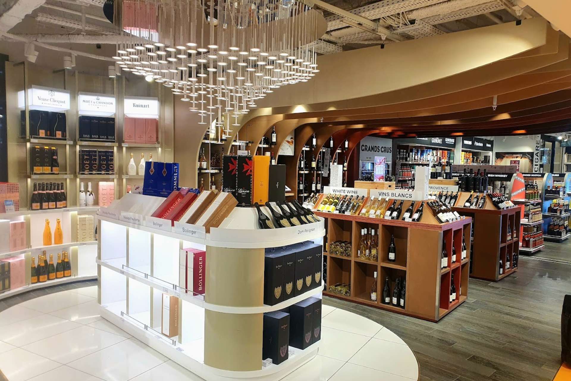 Khu vực mua sắm ở Sân bay Côte d'Azur