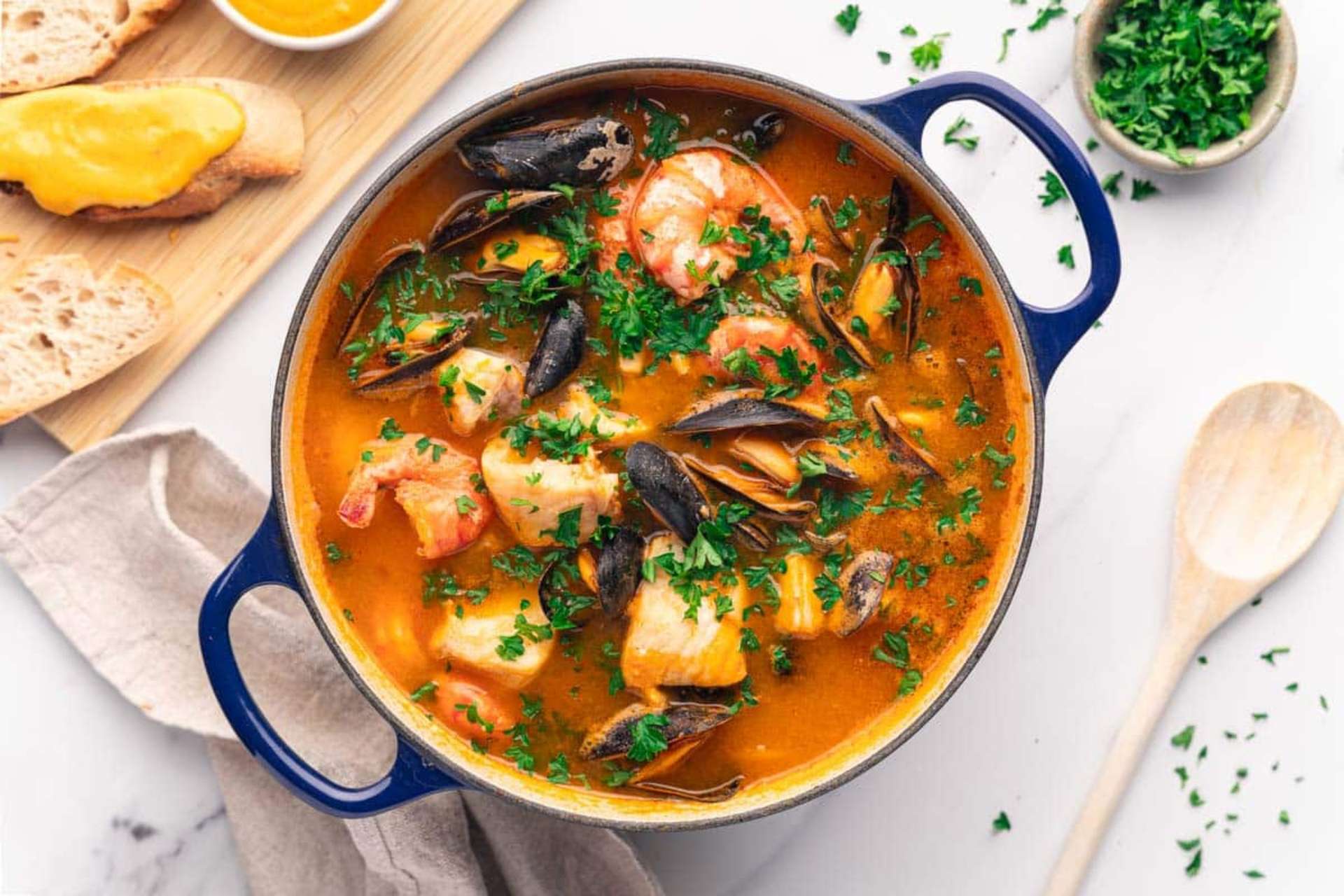 Món đặc sản canh cá Bouillabaisse nổi tiếng tại Marseille