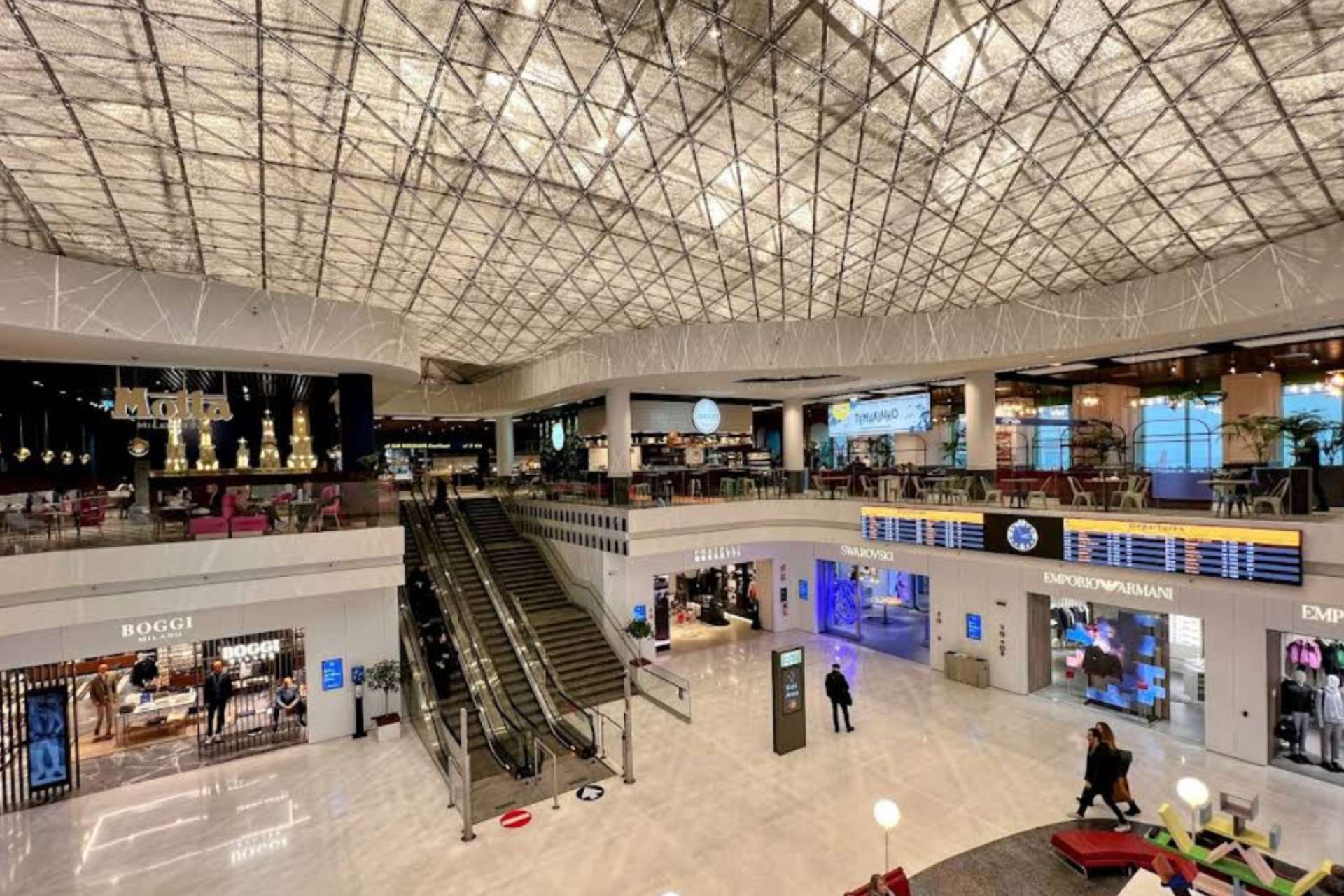 Bên trong sân bay Milano Linate