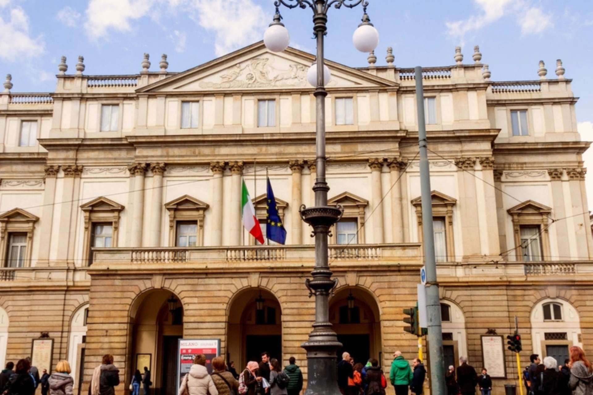 Lâu đài Sforza - một trong những điểm nổi tiếng tại Milan