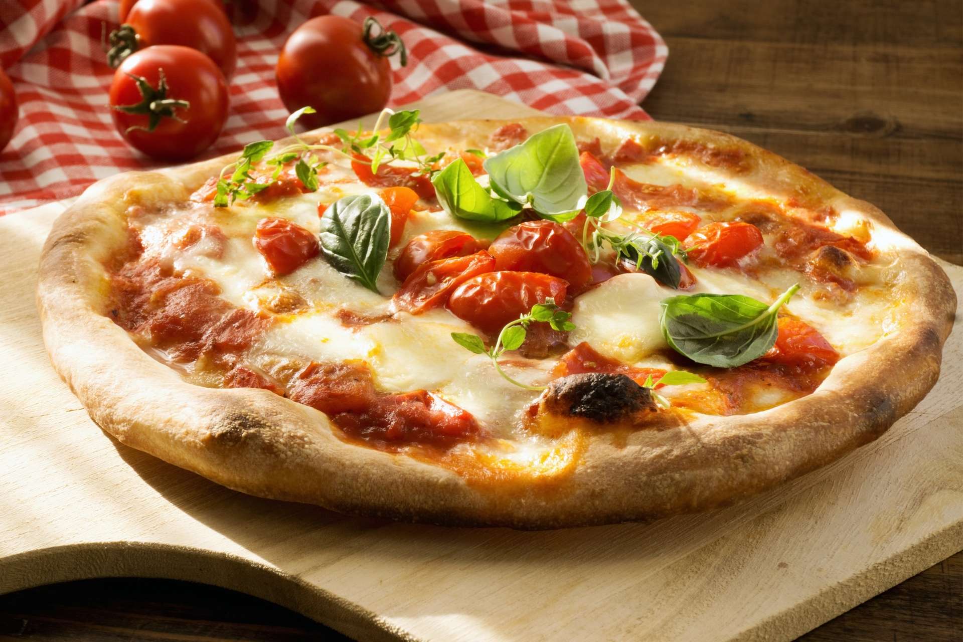 Đặc sản bánh Pizza Napoli nổi tiếng tại Milan,Italia