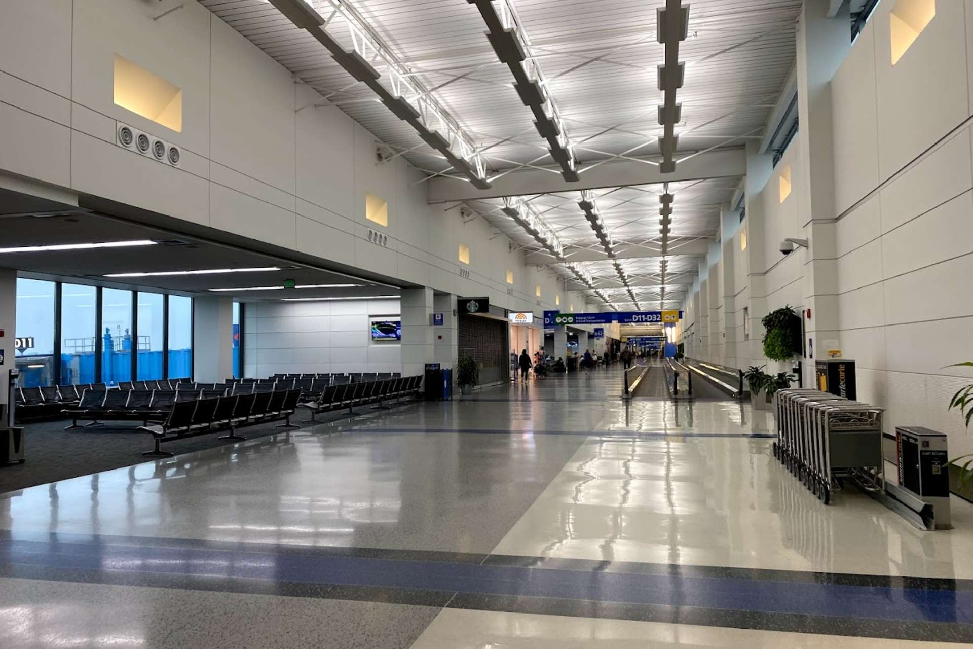 Khu vực sảnh chờ của nhà ga hành khách sân bay Detroit