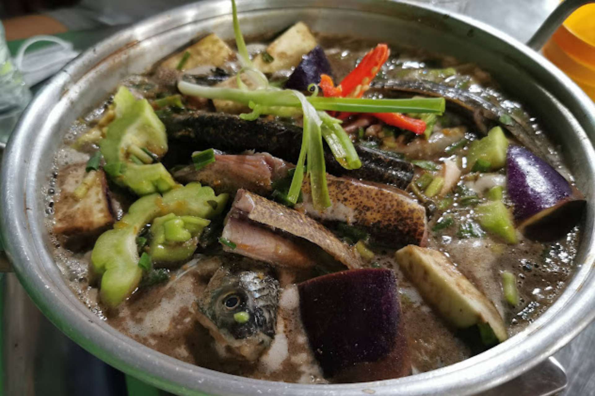 Lẩu mắm tại nhà hàng Đồng Quê