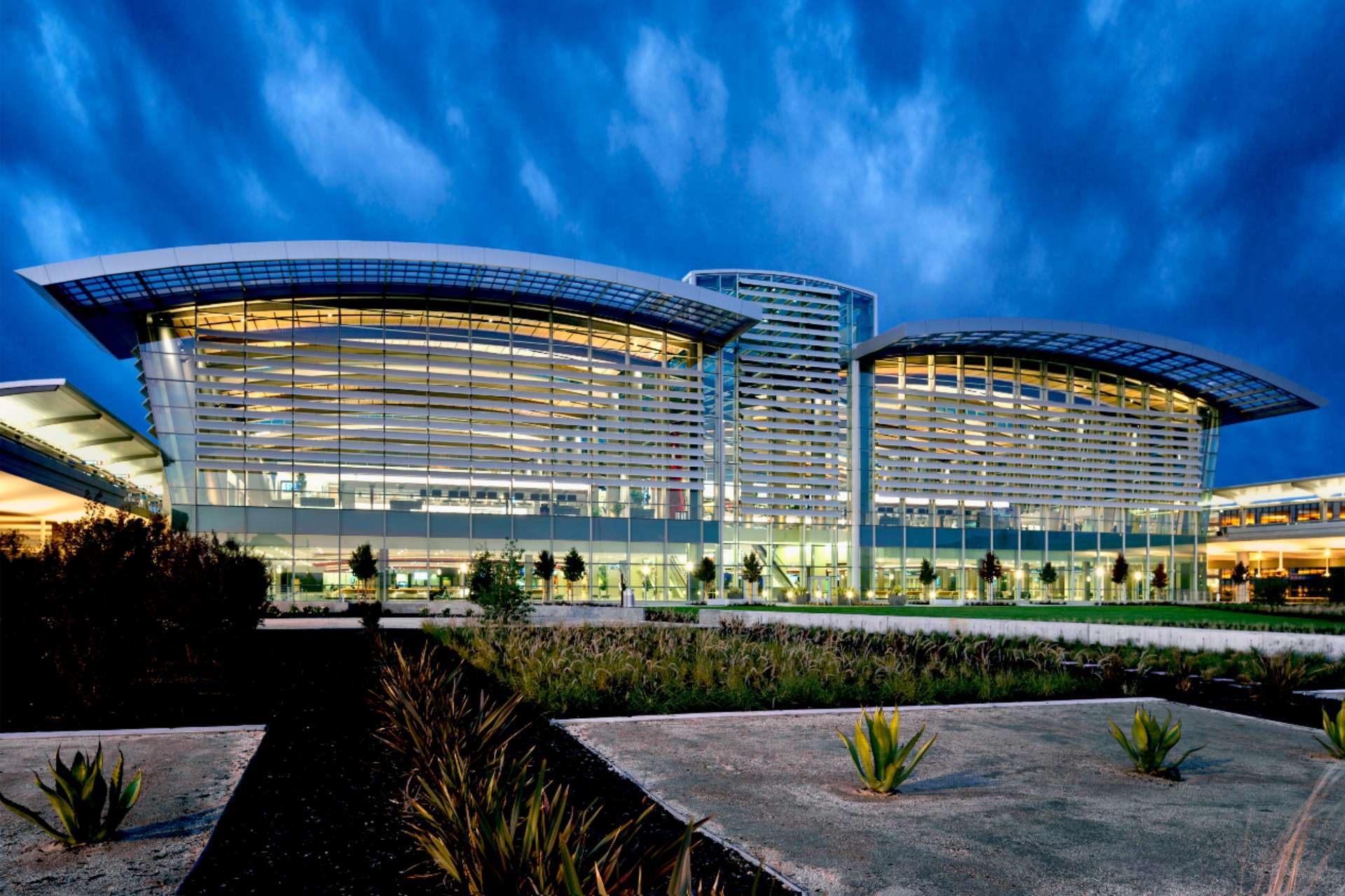 Bên ngoài sân bay quốc tế Sacramento