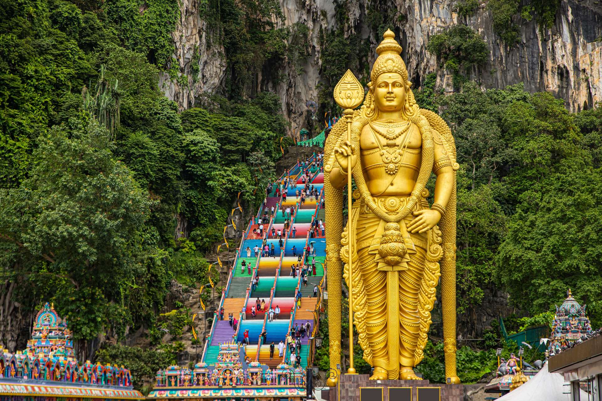 Động Batu một trong những điểm tham quan nổi tiếng của Kuala Lumpur