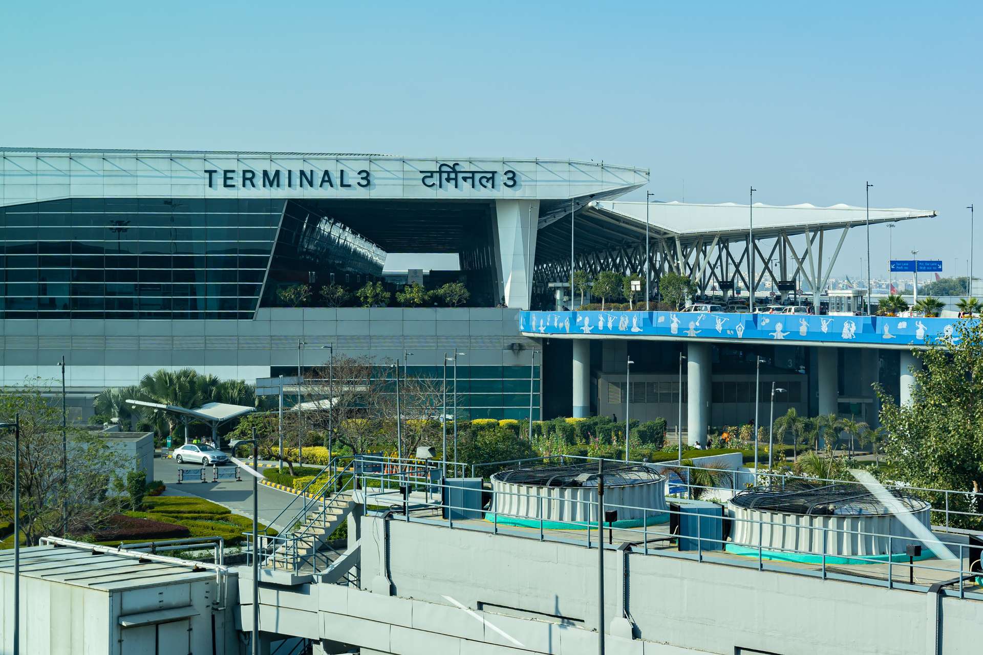 Hình ảnh bên ngoài Terminal 3 tại sân bay quốc tế Indira Gandhi