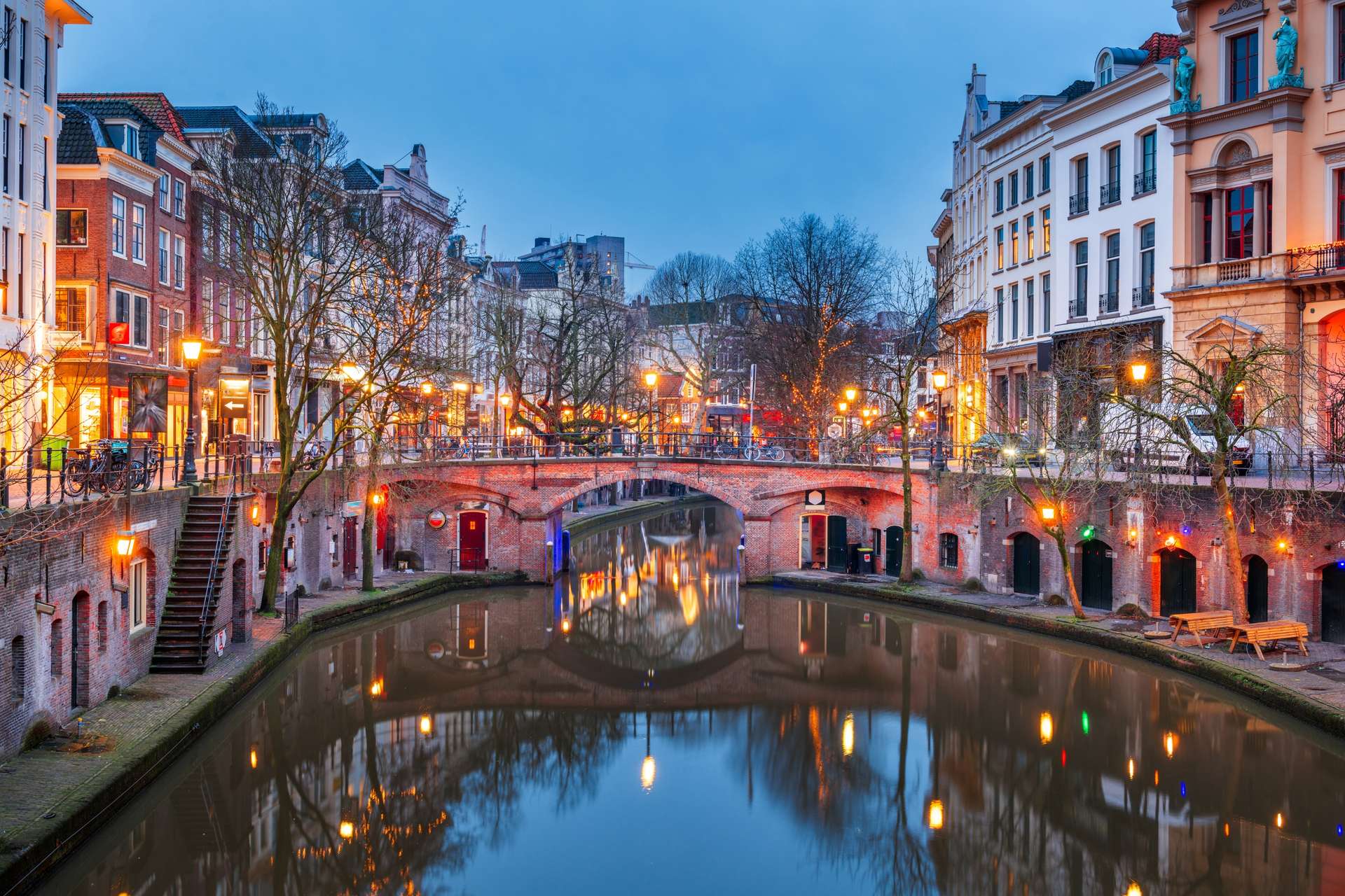 Vẻ đẹp lung linh của kênh đào Amsterdam về đêm