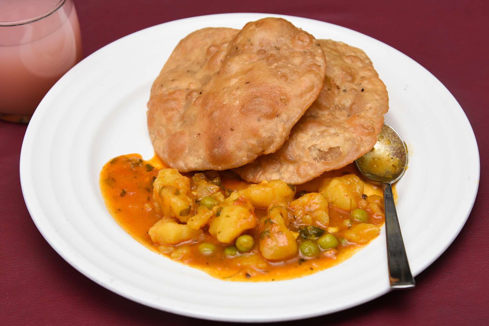 Món cà ri Chole Bhature truyền thống của Bengaluru