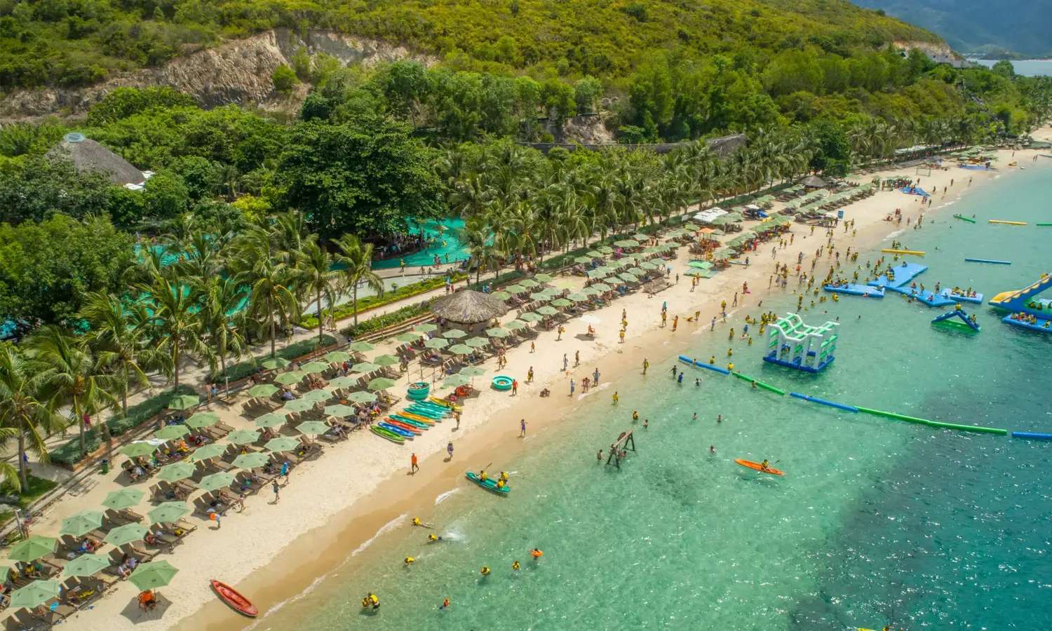 bãi biển hòn tằm nha trang