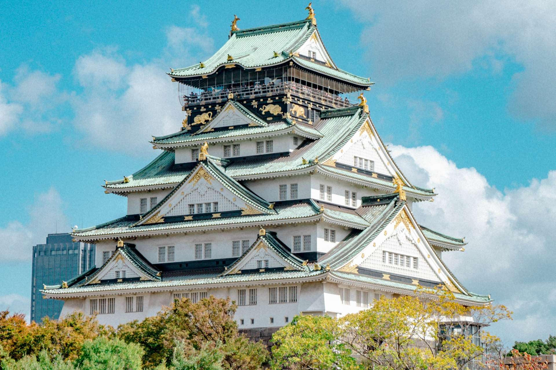 Lâu đài Osaka tráng lệ tại Osaka