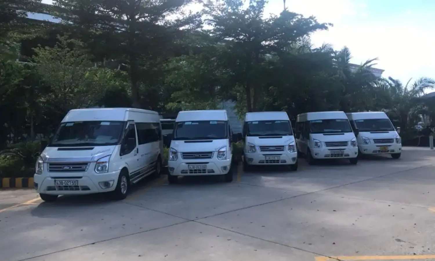 Nhiều chuyến xe shuttle bus đà nẵng đi bà nà hills
