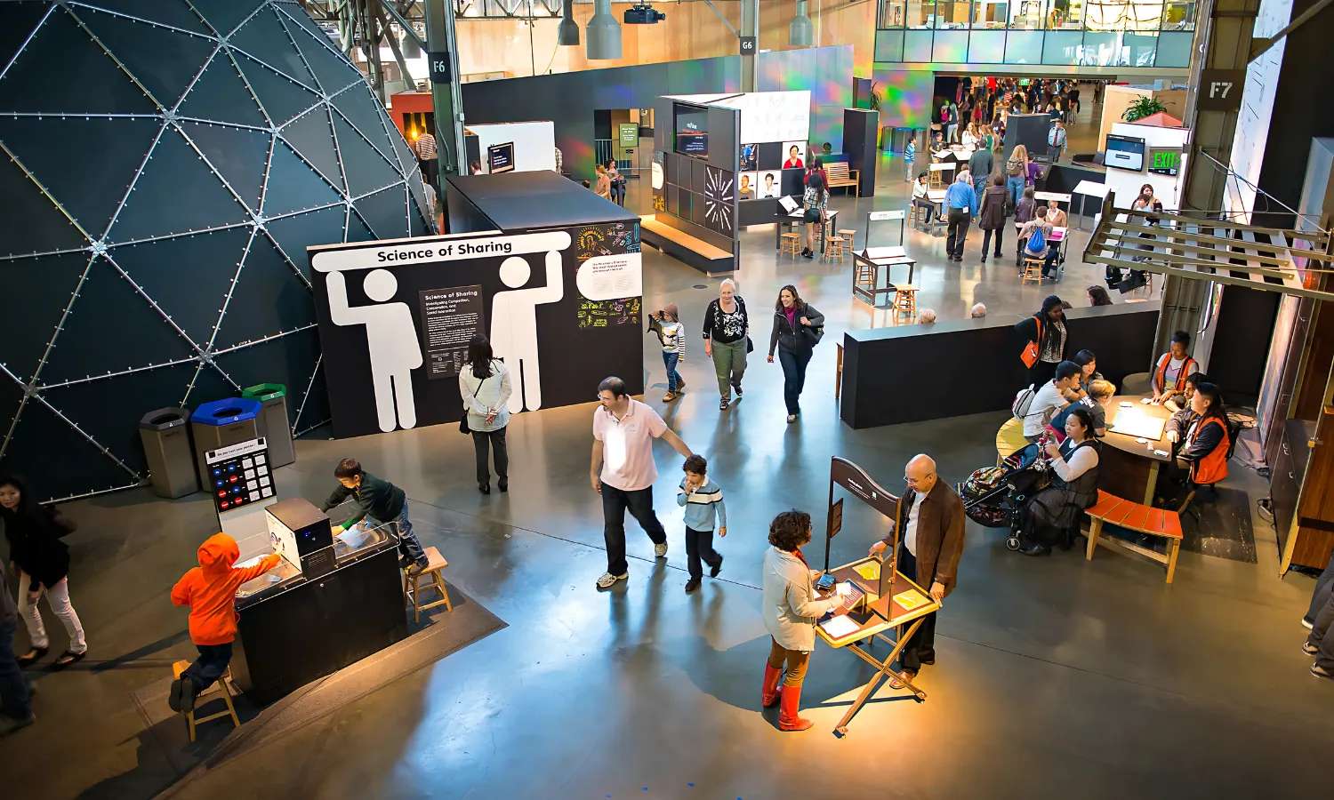 mô hình khoa học tương tác tại Exploratorium
