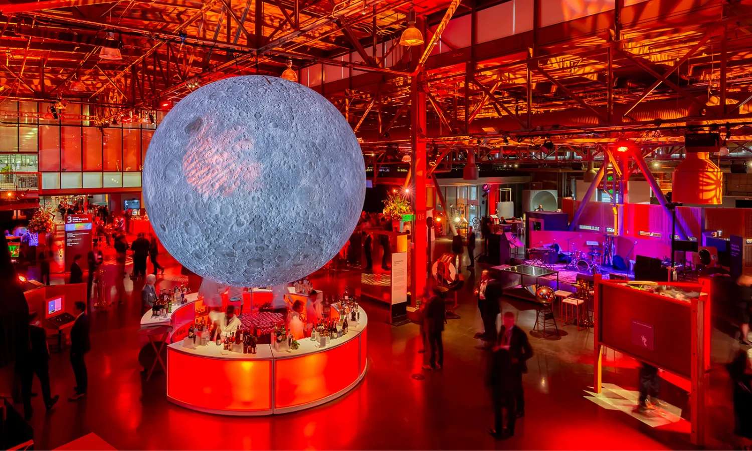 không gian trưng bày bên trong trong Exploratorium