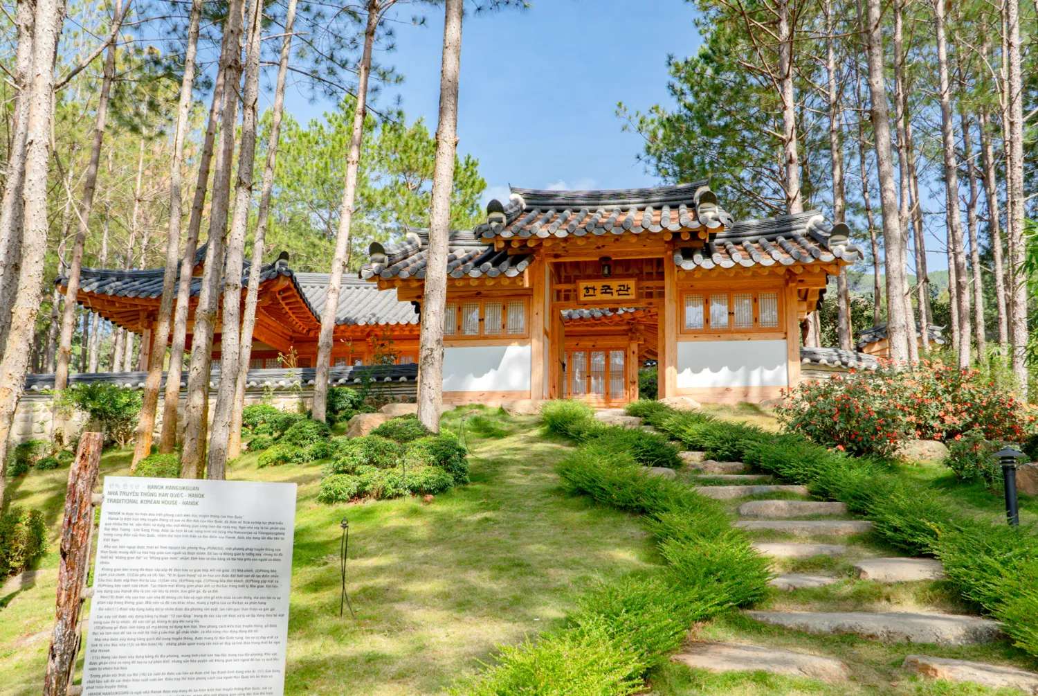 nhà cổ hanok tại khu du lịch rừng thông núi voi