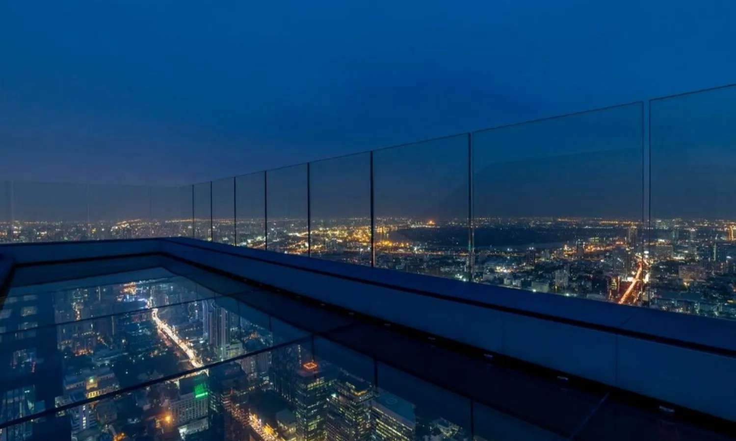 Mahanakhon Skywalk về đêm