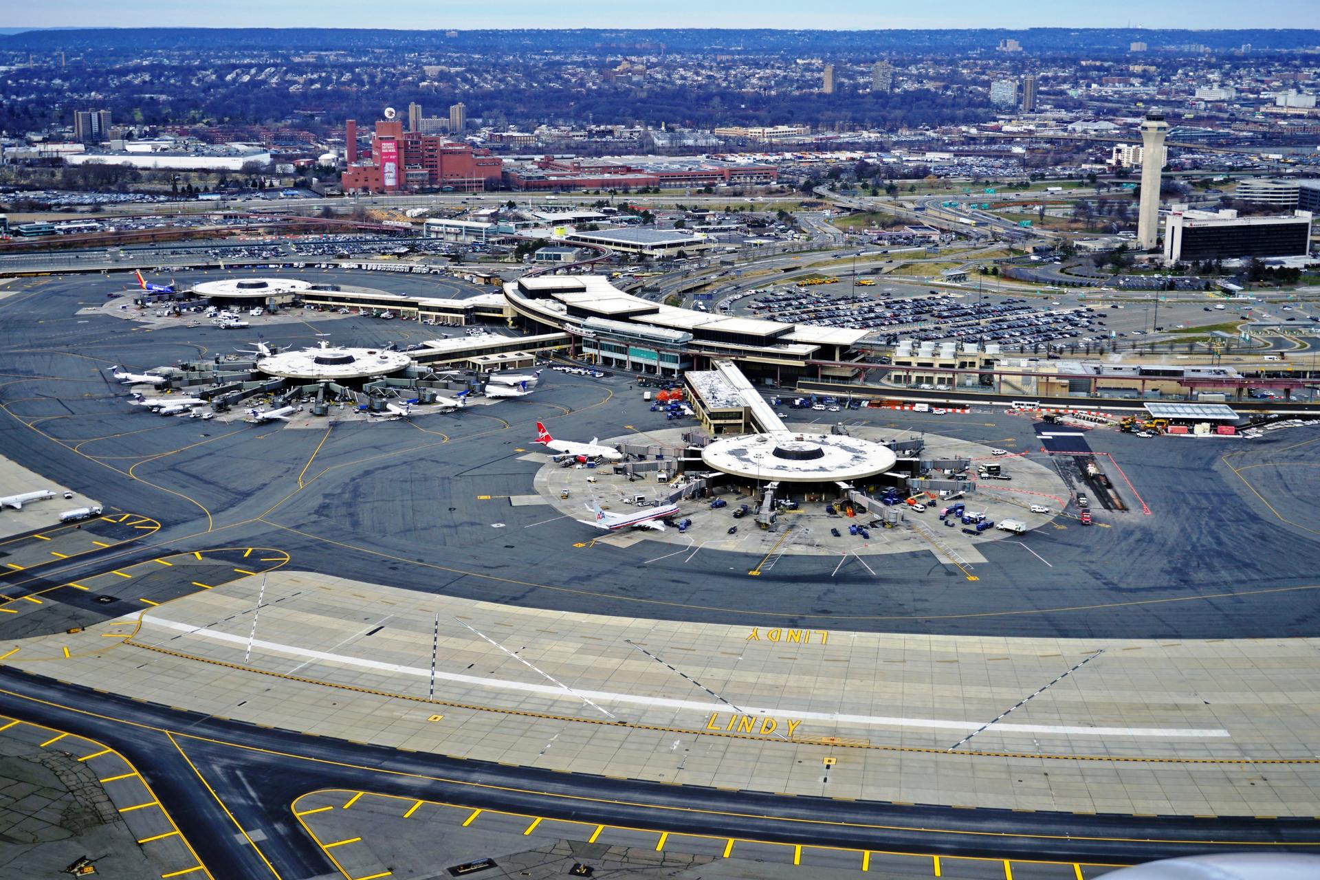 Hình ảnh bên ngoài sân bay quốc tế Newark Liberty