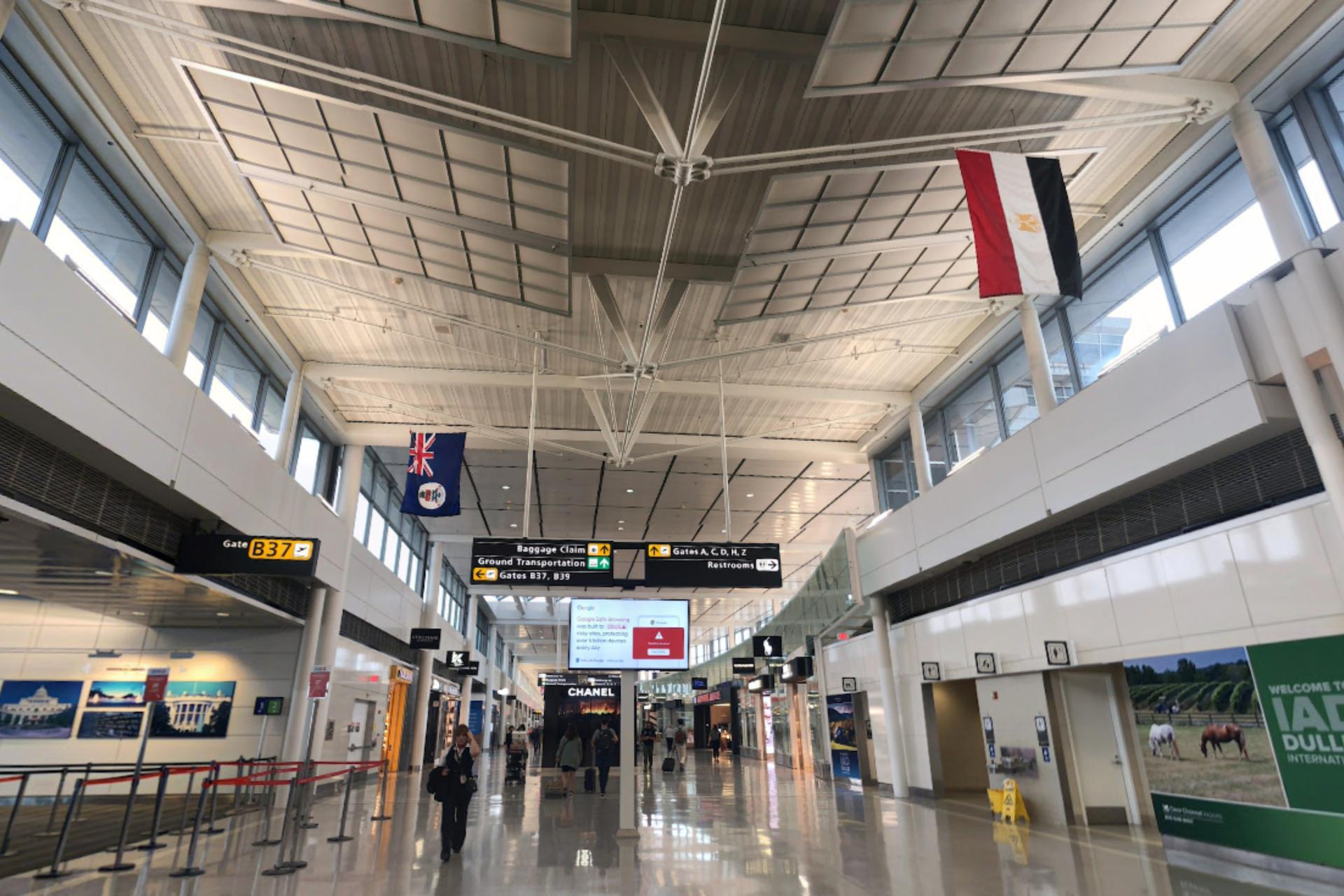 Hình ảnh bên trong sân bay Washington Dulles