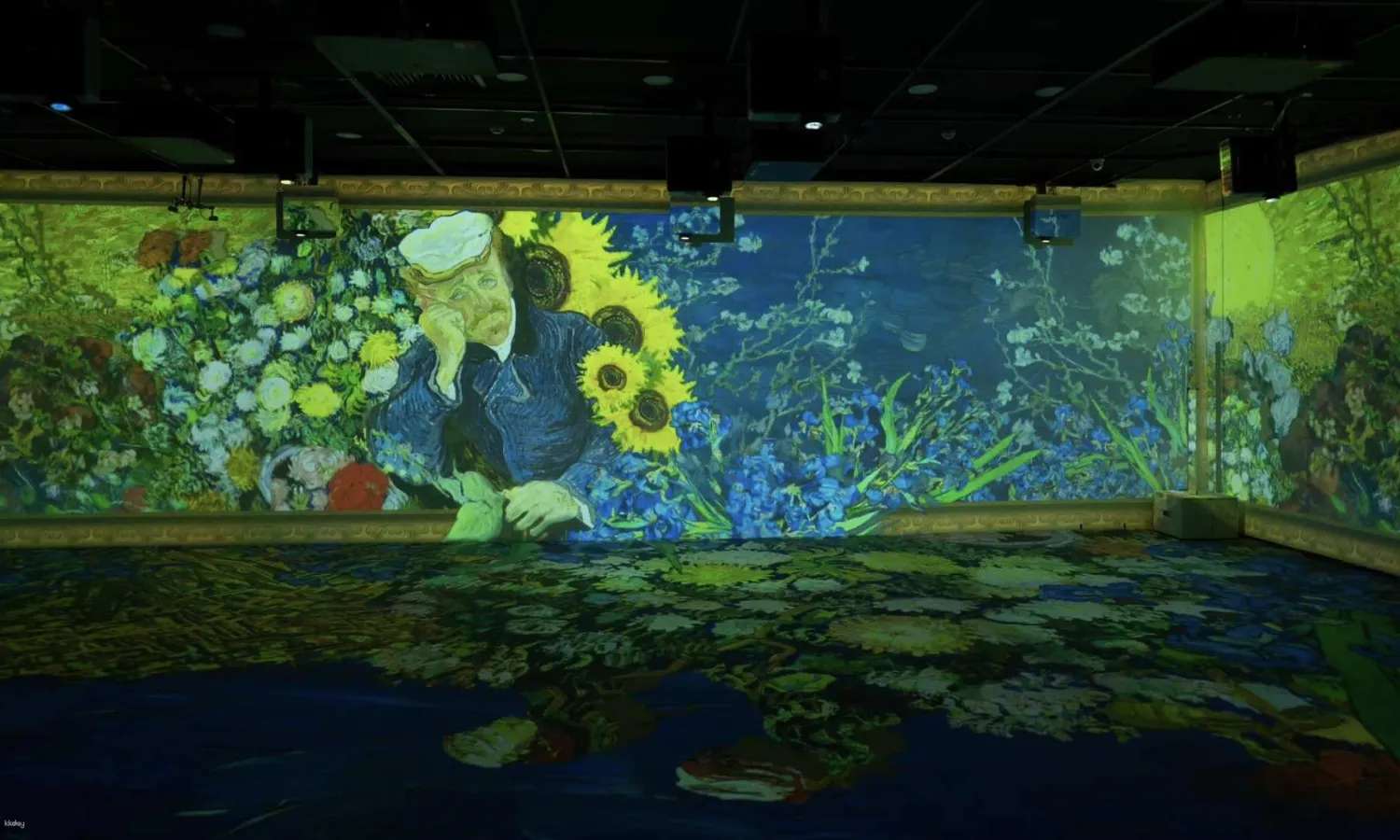 bên trong triển lãm Van Gogh và Monet