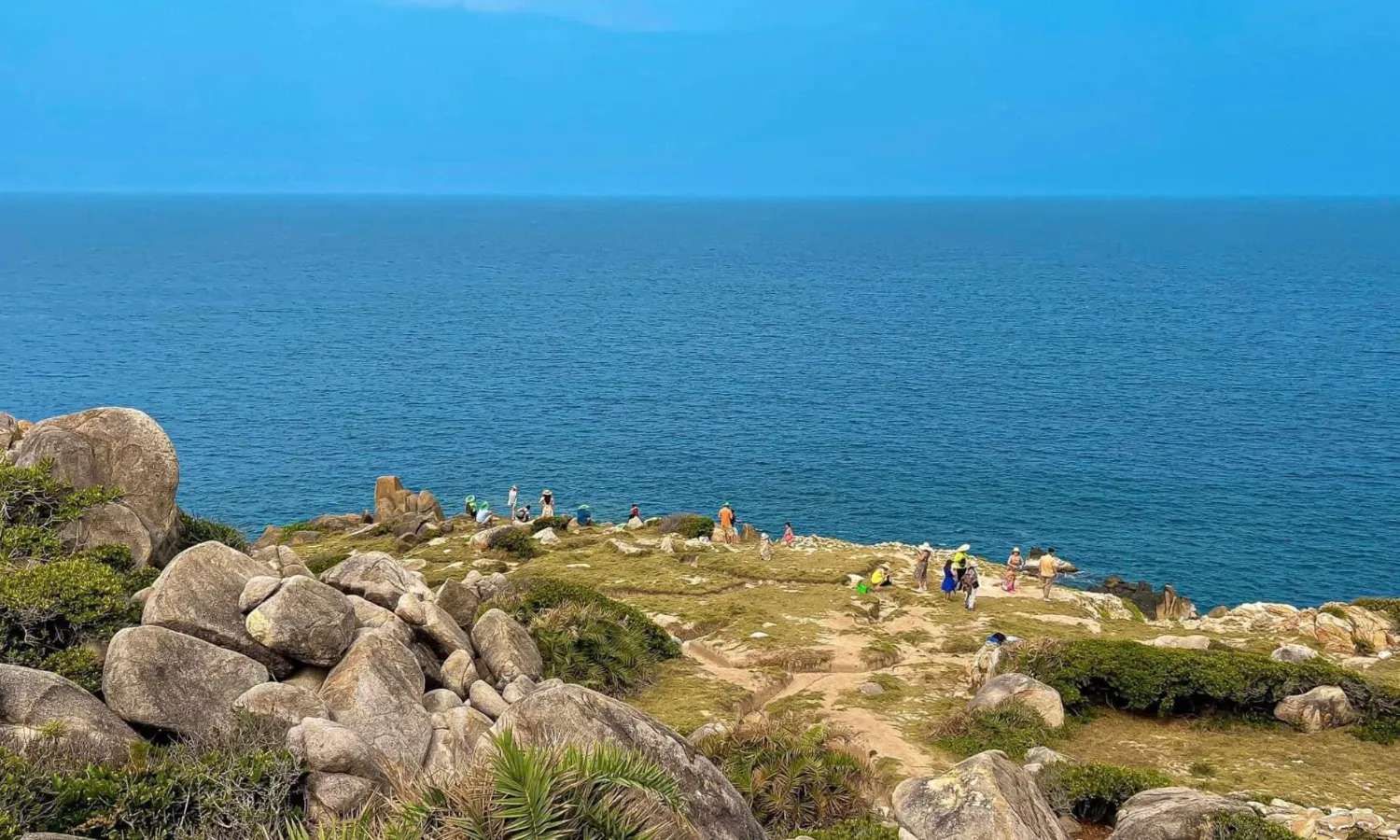 tham quan bãi đá thảo nguyên trong tour cù lao xanh 1 ngày