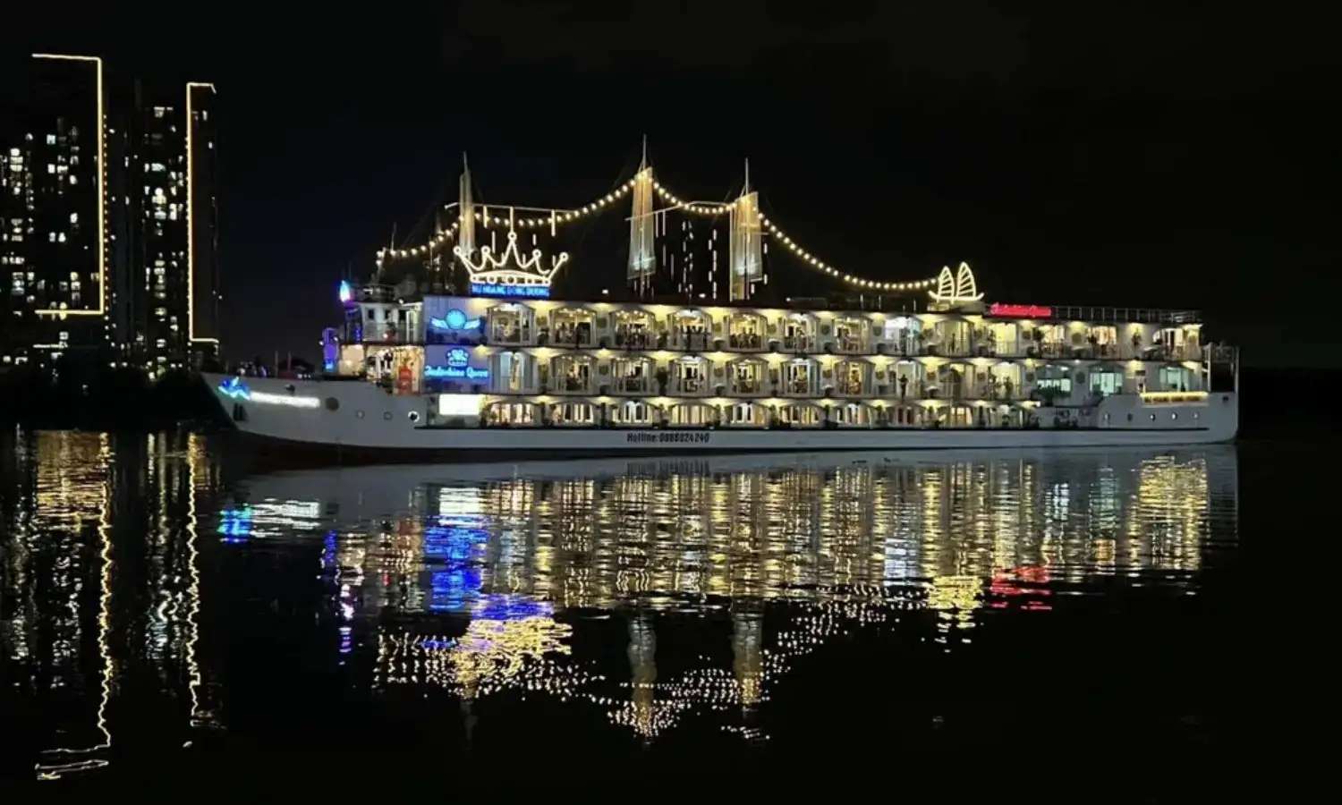 Du thuyền Indochina Queen sông sài gòn về đêm