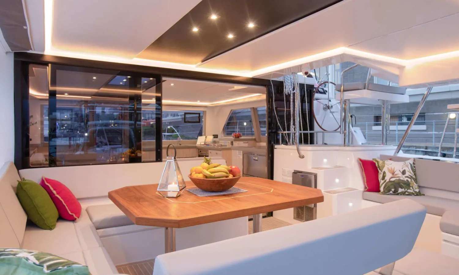 tiện nghi trên du thuyền Public Yacht busan