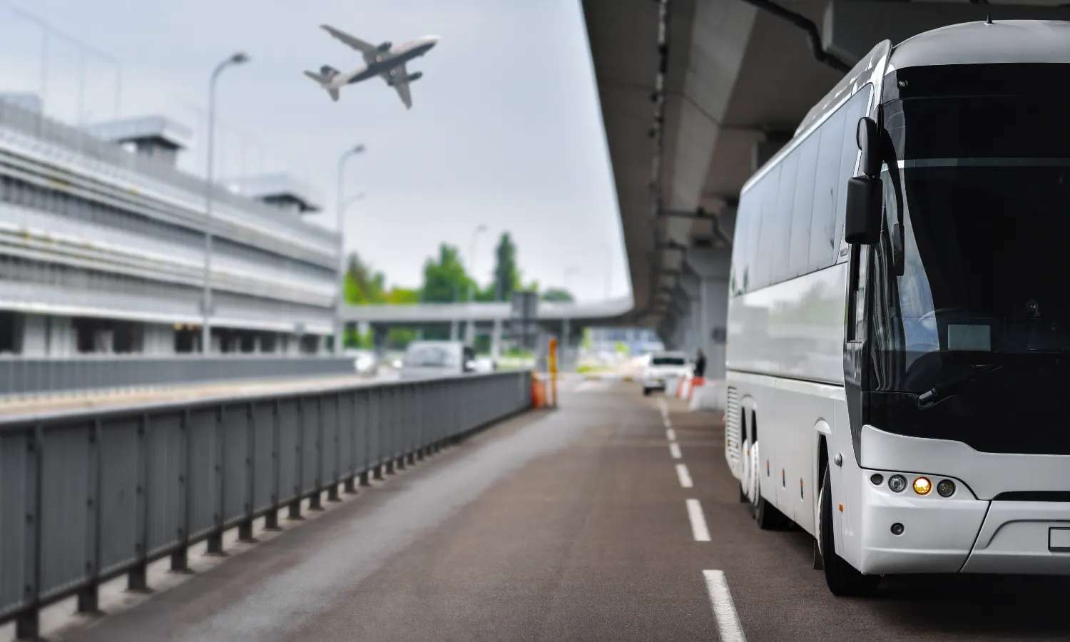 Dịch vụ xe đưa đón sân bay Traveloka