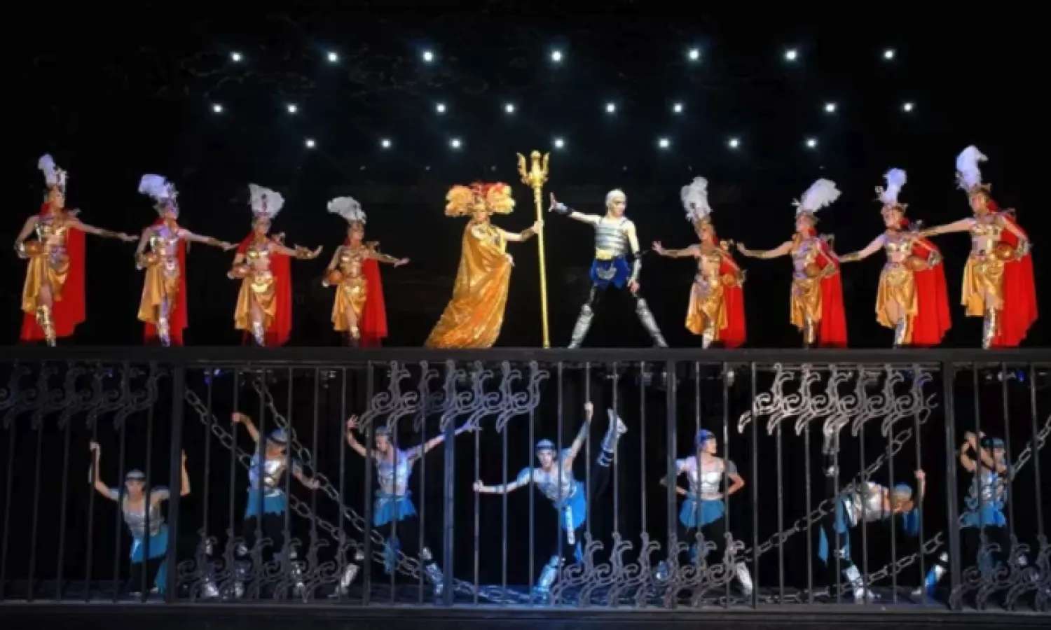 show Triều Đại Mặt Nạ Vàng Bắc Kinh