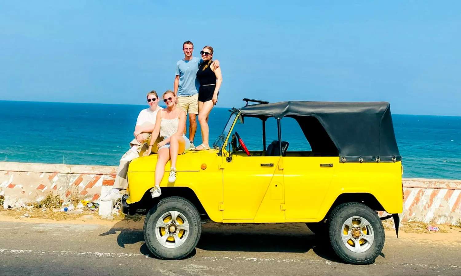 tour tham quan Mũi Né bằng xe jeep nửa ngày