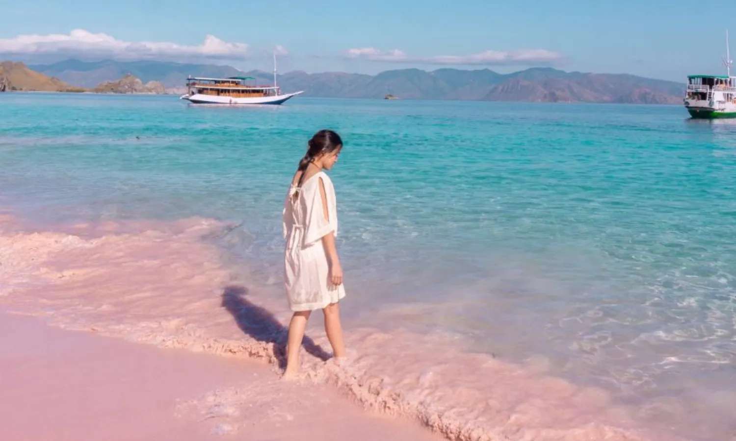 bãi biển hồng indonesia