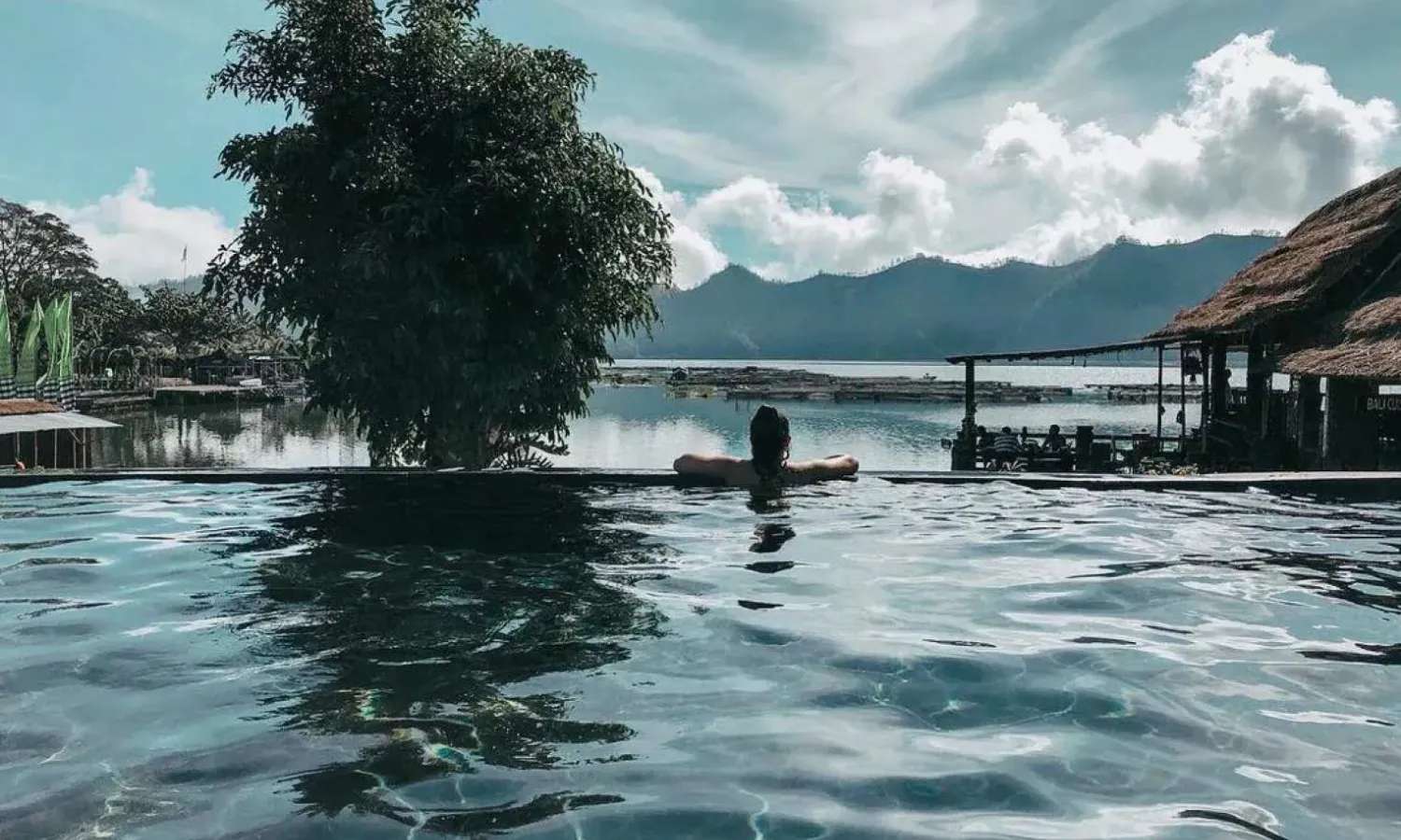 Suối nước nóng Batur