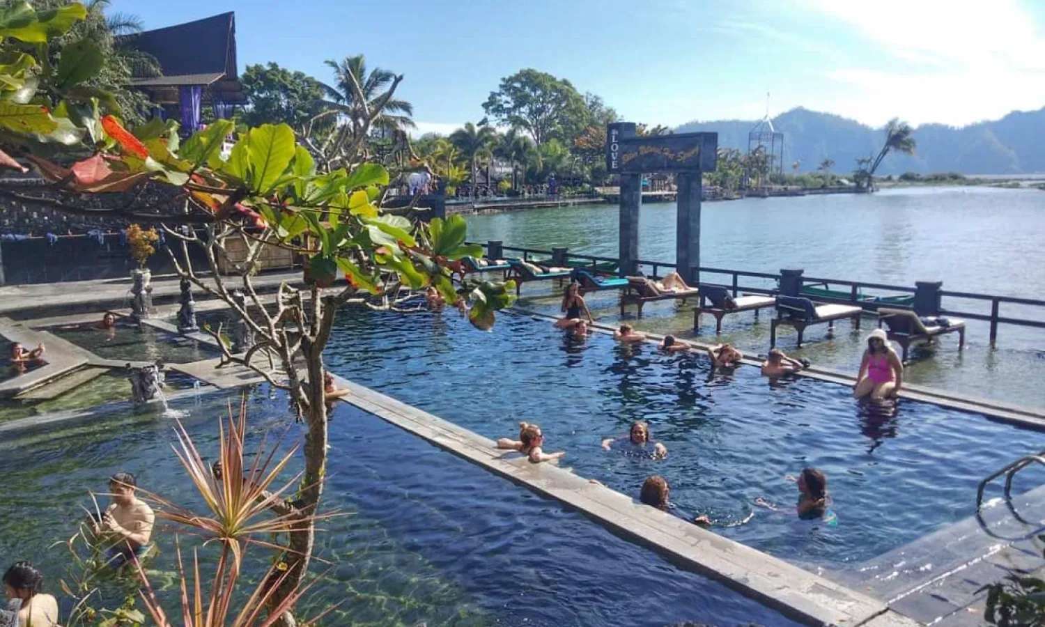 Suối nước nóng Batur