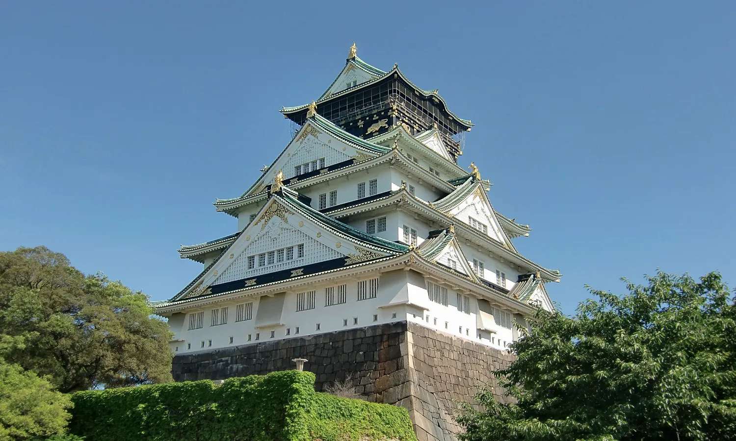 Tòa tháp chính lâu đài Osaka