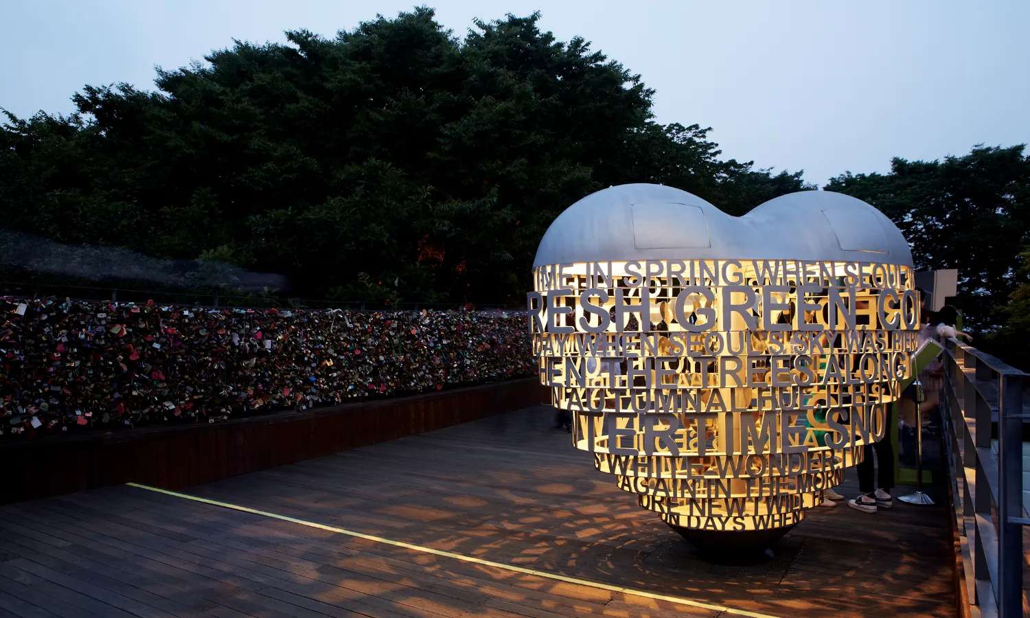 khóa tình yêu N Seoul Tower