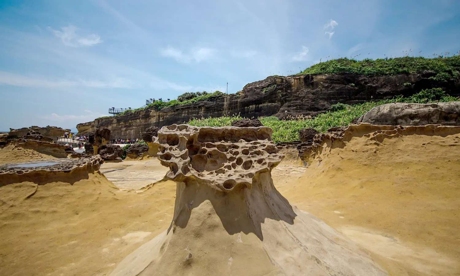 Tượng đá Đầu Nữ Hoàng