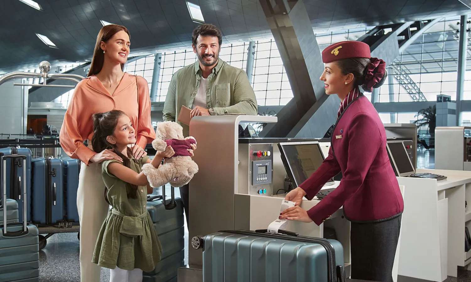 Làm thủ tục hành lý ký gửi Qatar Airways ở sân bay